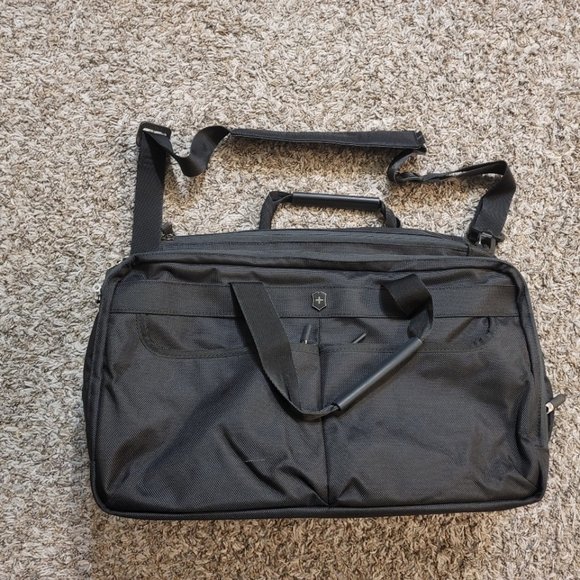 Victorinox Other - VICTORINOX WERKS TRAVELER 5.0 WT DUFFEL BAG